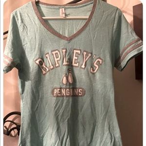 Medium Women’s/Jr’s Ripley’s Penguin T-shirt